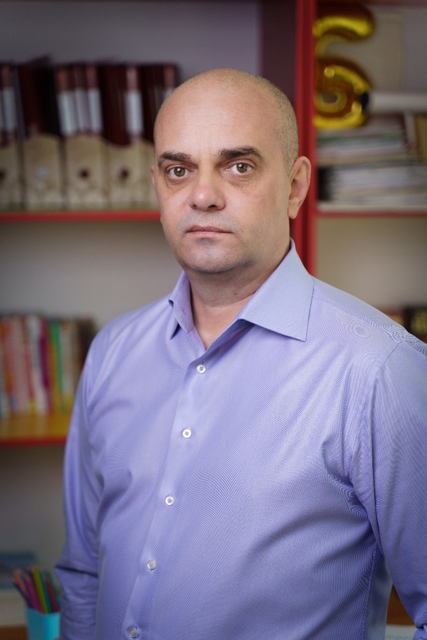 Мут Дмитрий Викторович.